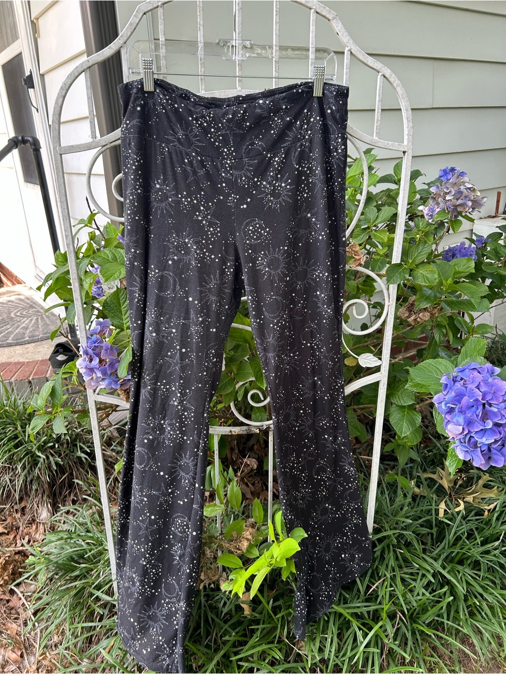 NO BOUNDARIES NB flare leg pants size XL black celestrial sun stars knit stretch